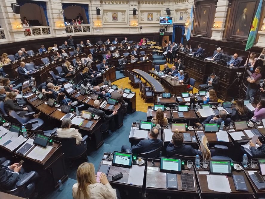 La Legislatura Bonaerense no logró aprobar el presupuesto 2025 antes de fin de año, pero la discusión sigue.