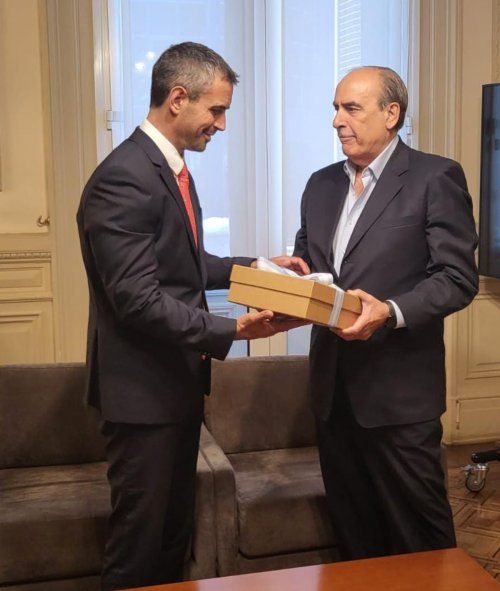 El gobierno de Javier Milei se alía con los mercados para apretar al Congreso