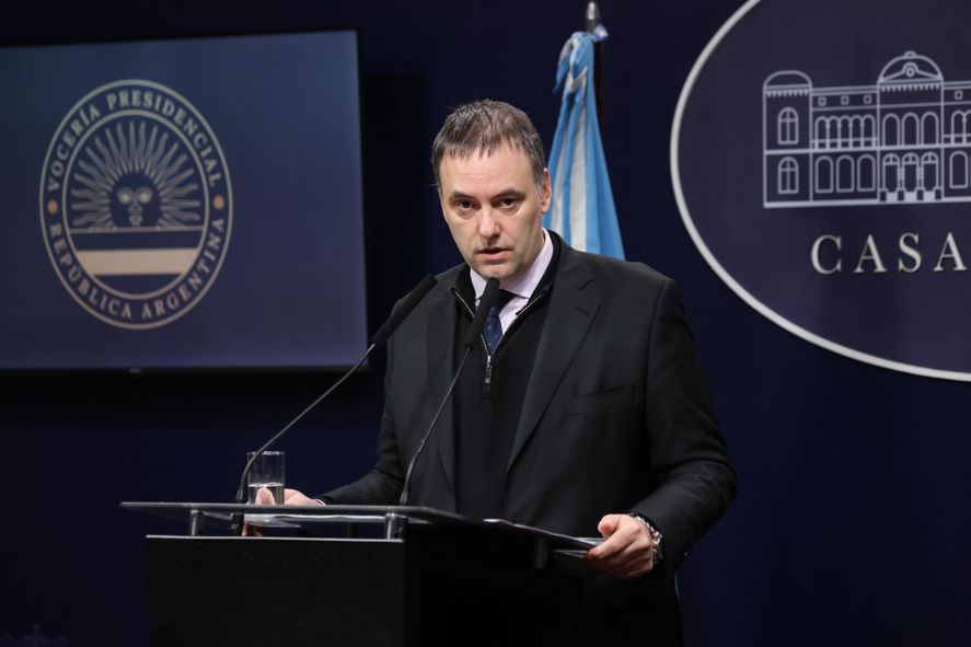El vocero presidencial, Manuel Adorni, anticipó que el Procrear "dejará de existir".