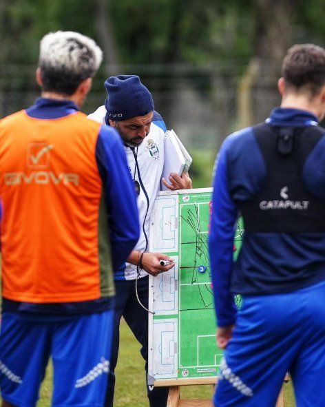 Marcelo Méndez y un entrenamiento en Gimnasia pensando en el ataque