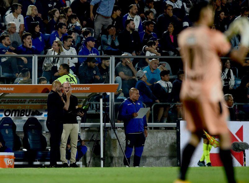 Marcelo Méndez y las tarjetas rojas, un tema a tratar en Gimnasia