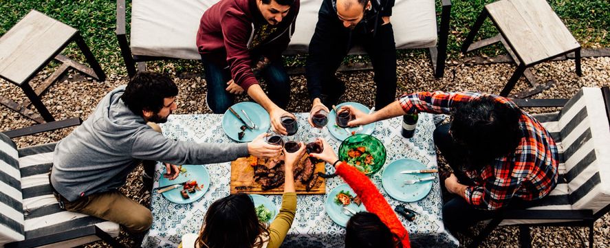 Mate, asado, juntada. Las características de la amistad tan particular que se genera en los vínculos argentinos
