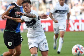 Matías Miranda jugando en Gimnasia (Prensa GELP)