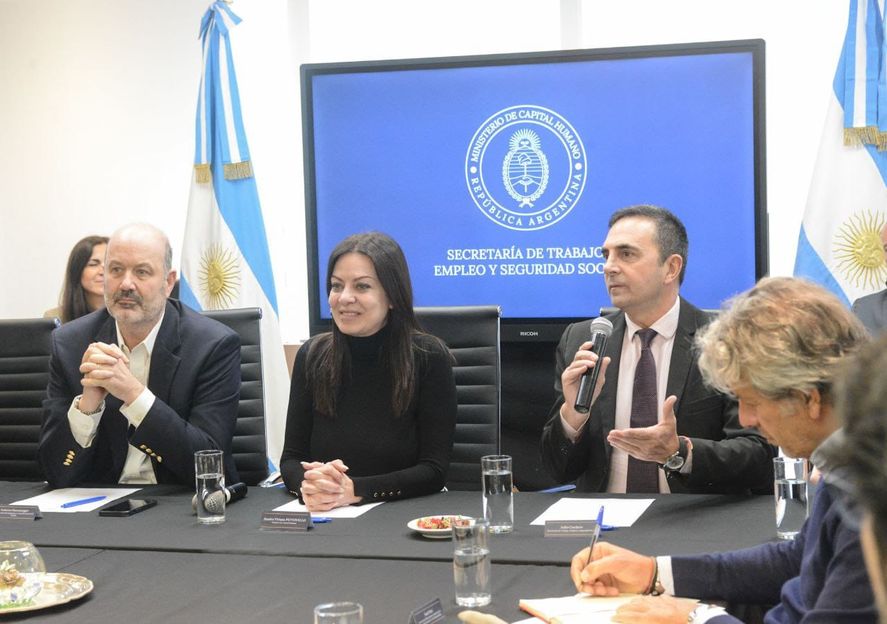 Sandra Petrovello vuelve a confrontar con las universidades tras el fracaso de la paritaria docente