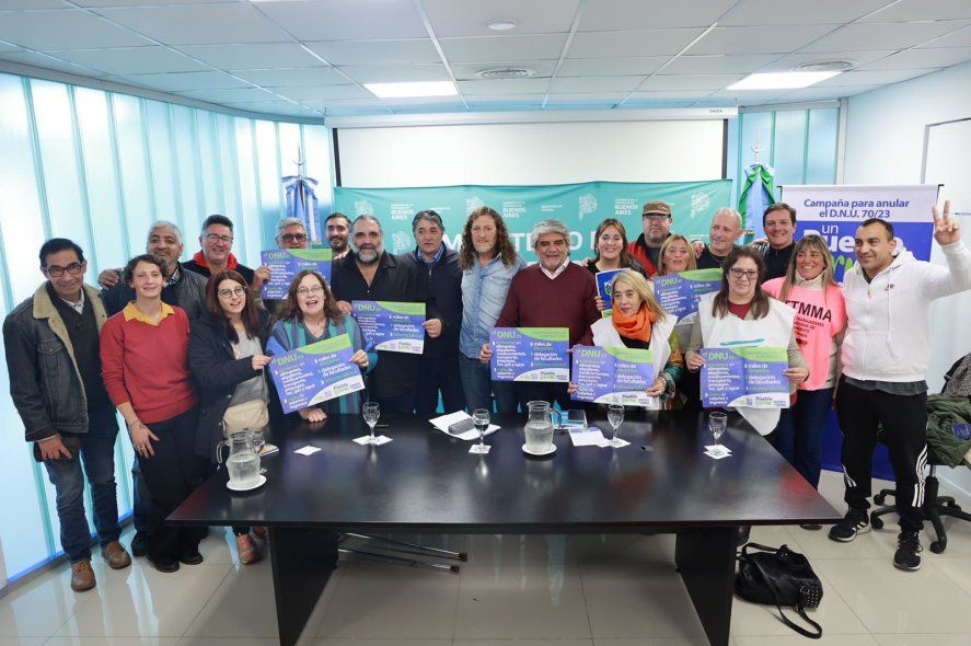 "Un Pueblo firme Contra el DNU" busca juntar más de un millón de firmas contra el mega decreto de Milei.