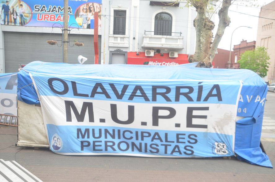 Olavarría: Municipales reflotan un ícono de la protesta local y van a fondo en su pelea con Wesner