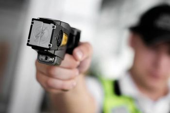 municipio pro avanza con la compra de pistolas taser y el debate en la provincia se intensifica