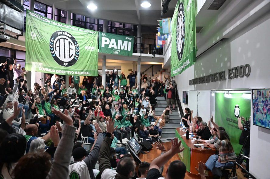 Trabajadores estatales, sobre todo el gremio ATE, se opone a los exámenes de idoneidad impulsados por Sturzenegger.