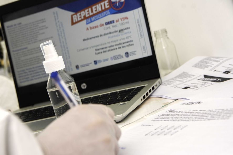 La UNLP producirá 5.000 repelentes que serán distribuidos de manera gratuita a sectores vulnerables.