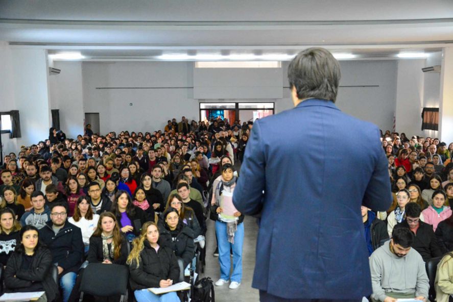 1359 jóvenes rindieron examen para realizar residencias en la provincia de Buenos Aires. 