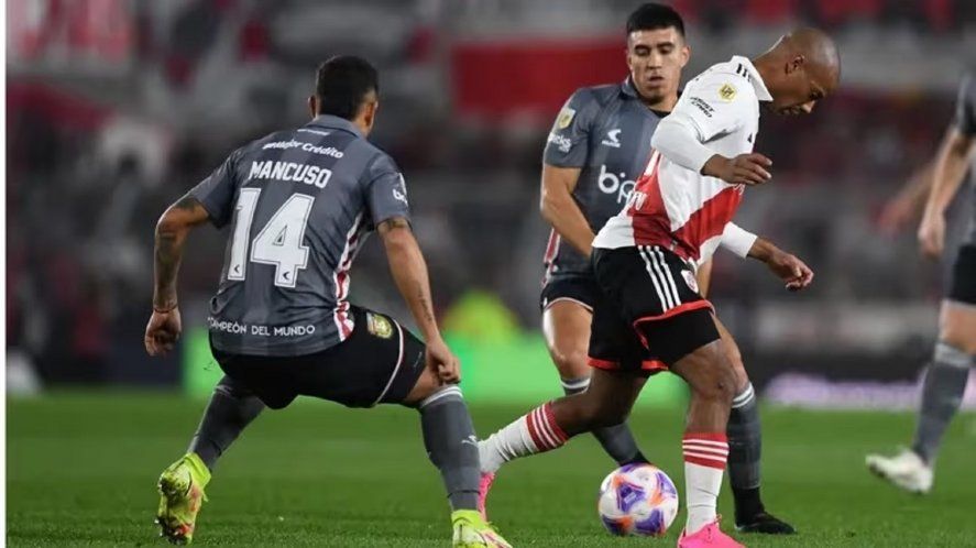 El último duelo entre River y Estudiantes fue para River por 3-1 en el Monumental.