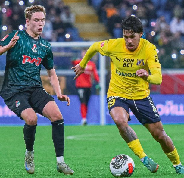 Rodrigo Saravia jugando en el Rostov de Rusia. 