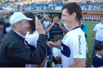 Facundo Sava y Carlos Griguol en su reencuentro en Gimnasia