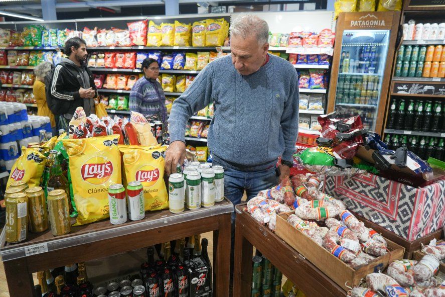 Las ventas en supermercados vuelven a desplomarse y cayeron 9,3% en marzo