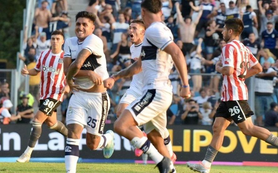 Cristian Tarragona festeja 2-1 en el último triunfo de Gimnasia en 2023.