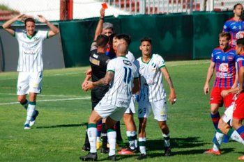 villa mitre perdio el ascenso por un vergonzoso arbitraje