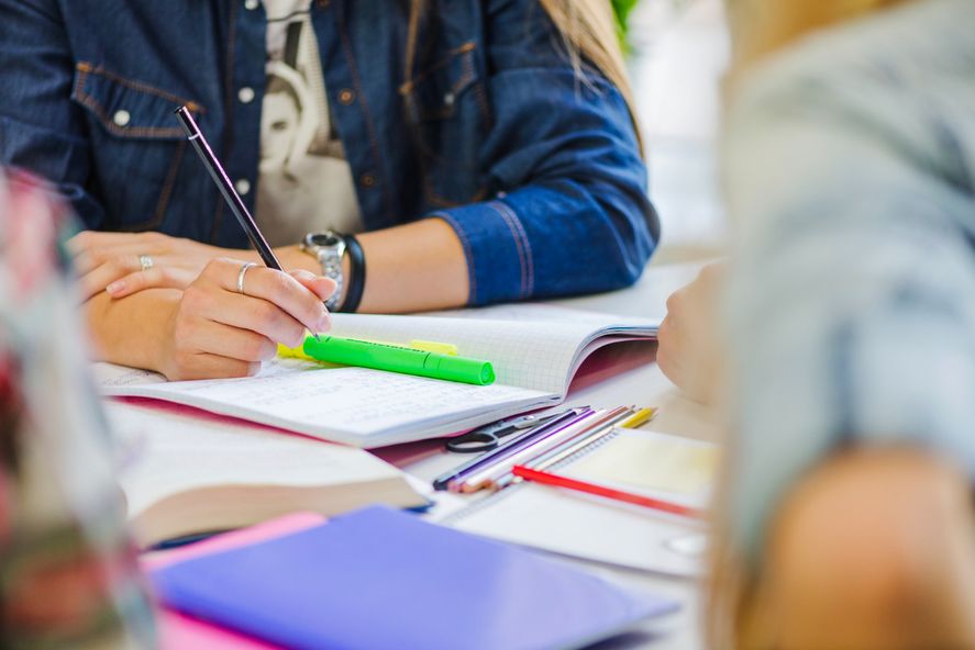 Un informe destaca que la mitad de los alumnos de primaria afirma que habla de temas de violencia y abuso con alguna persona de la escuela.