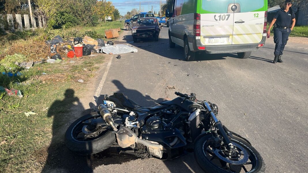 Un motociclista murió tras ser embestido por un auto en Los Hornos