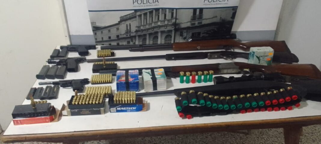 El arsenal hallado en 158 entre 9 y 10 de Berisso