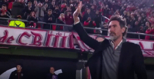 Video: en el primer partido del semestre en UNO, la gente ovacionó a Eduardo Domínguez