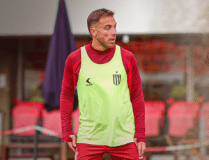 La baja de Piovi, una preocupación más para Domínguez: el volante se lesionó y el DT rearma el medio para ¿su último partido?