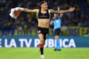 El delantero que bajó su cotización 500.000 dólares a pesar de los títulos y los goles