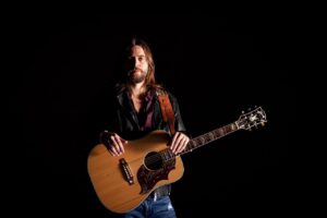 “Terminé tocando con los Black Crowes, la banda con la que siempre soñé”: Nico Bereciartua se abre camino en el mundo y regresa a La Plata con un show íntimo
