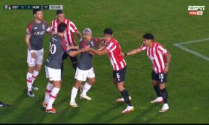 El jugador de Estudiantes que fue expulsado en el final del partido y que nadie vio