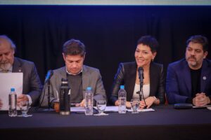 Kicillof y Mendoza sellan una foto de unidad clave en plena campaña bonaerense