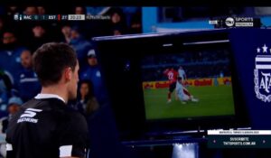 Salió la sanción para Alexis Castro por su expulsión ante Racing: ¿cuántos partidos se pierde?