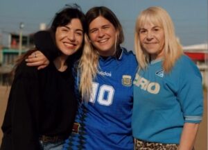 Claudia Villafañe ofrece un recorrido en “La tierra del Diego” y el precio generó polémica