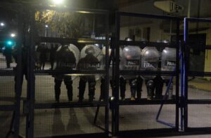 Muerte en una Comisaría de Olavarría: Tres policías fueron apartados y liberaron a los militantes de izquierda detenidos durante la marcha