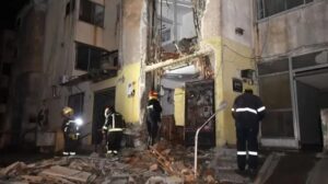 Son cinco los heridos de la explosión en un edificio de Florencio Varela: hay peligro de derrumbe
