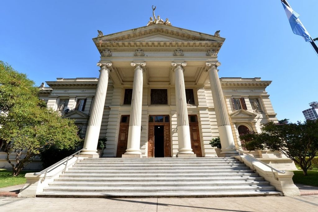 Frente de la Legislatura de la Provincia de Buenos Aires, sede de la Junta Electoral bonaerense.