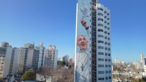 Inauguran en La Plata el mural del papa Francisco más grande del mundo: cuándo y dónde será el acto