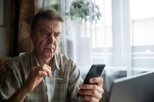 PAMI alerta por estafas digitales: cómo protegerse de los fraudes que afectan a jubilados y afiliados