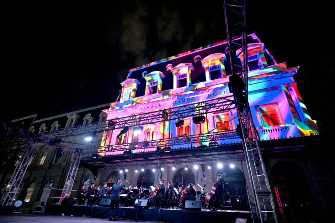 Reapertura del Pasaje Dardo Rocha con espectáculo de luces y música en vivo en La Plata.