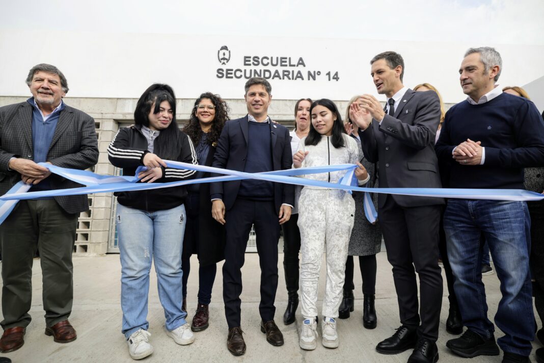 Axel Kicillof inauguró el edificio escolar 263 de su gestión: “Donde había un terreno baldío, ahora hay un polo educativo”