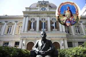 Una docente y becaria se tatuó el escudo de la UNLP: Mirá la foto de cómo quedó