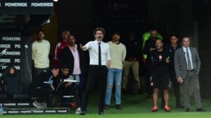 Verón y el futuro de Domínguez: “Esto es fútbol, el que está en el fútbol sabe, si esto sigue así en algún momento se tendrá que dar su salida”