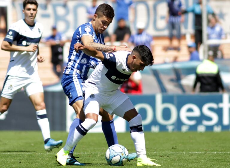 Gimnasia se mide con Godoy Cruz en Mendoza: cómo está el historial entre ambos