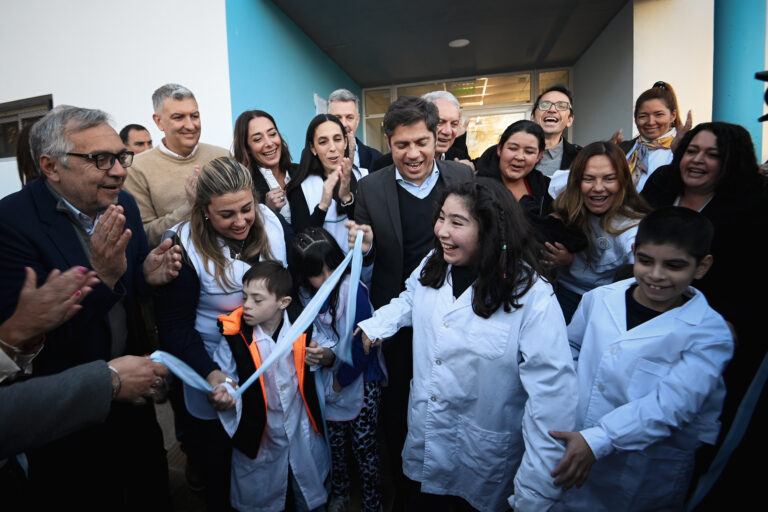 Kicillof inauguró una escuela especial en La Plata y cruzó a Milei por el veto a la Ley de Discapacidad