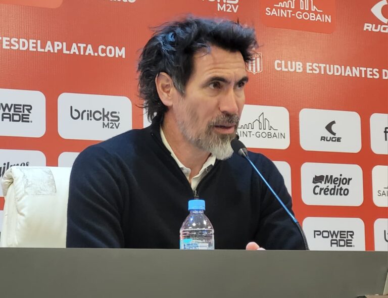 Domínguez, tras la victoria: “Si viene Rojo no lo voy a echar”, el nivel de los pibes y la resurrección del ciclo