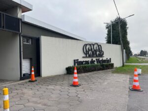 Violento asalto en un barrio privado de La Plata: maniataron y golpearon a los moradores
