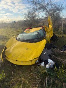 Milagro en San Vicente: destrozó una Ferrari y salió caminando tras despistar en la ruta 6