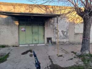 Tragedia en Berisso: dos jubilados murieron atrapados en el incendio de su vivienda