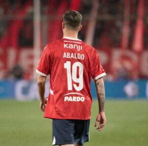 Abaldo fue titular en Independiente: su extraña posición y por qué incidió para que su equipo no le ganara a River