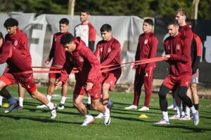 El posible 11 de Estudiantes para recibir a la Lepra, con cambios y un estreno como titular