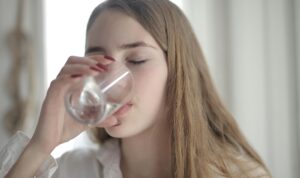 Especialistas alertan que el mundo ya perdió 31 años de agua potable