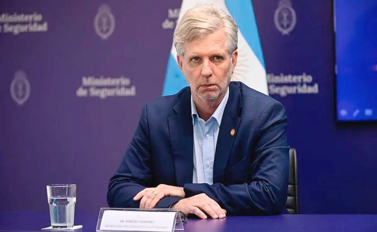 Escándalo por la SIDE: denuncian espionaje a líderes opositores, periodistas, sindicalistas y jubilados